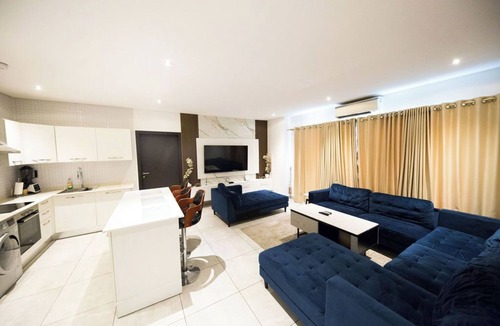 Accra Apartment | The Signature Apartment Unit A407-Charming 2-bedroom in Accra with AC, Free WiFi