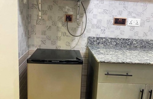 Kwabenyan Apartment | Tina's Court is a charming 2-bedroom apartment in Ashongman Estate, Accra Ghana