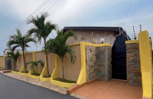 Kwabenyan Apartment | Tina's Court is a charming 2-bedroom apartment in Ashongman Estate, Accra Ghana