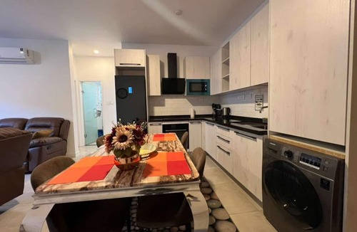 Dzorwulu Apartment | Tribute House: Big 1 BDR APT with 2 Bathrooms