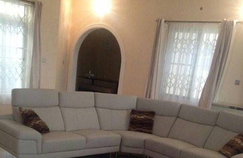 Tema House | VACATION HOME: Luxury 3 bedroom house