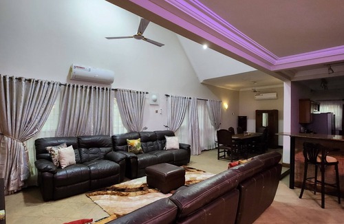 Teshie Bed & Breakfast | Yenas nest
