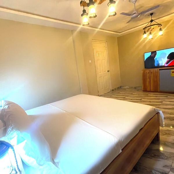 Charming 1-bedroom hotel in amazing Winneba with AC #3 in Winneba