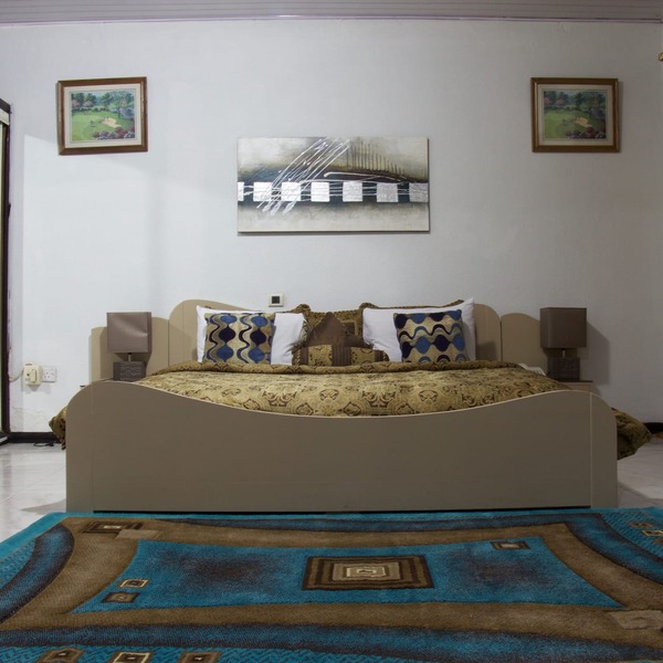 Cozy Getaway one Bedroom on Top of the Hills