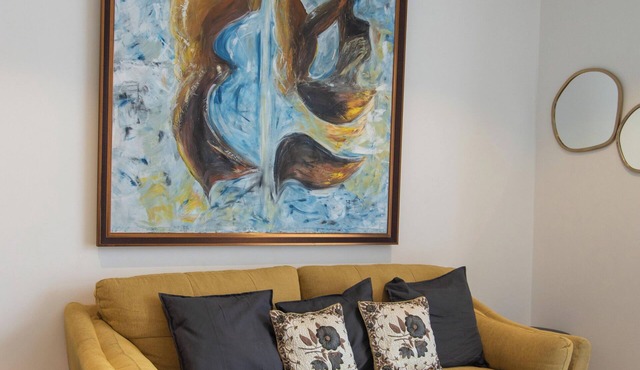 2-Bed apartment w/3 large pools close to American Embassy, 5 mins from Airport in Accra