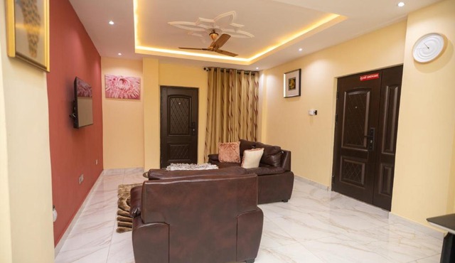 2 Bed Furnished Apartment - Wifi Aircon Parking in Accra