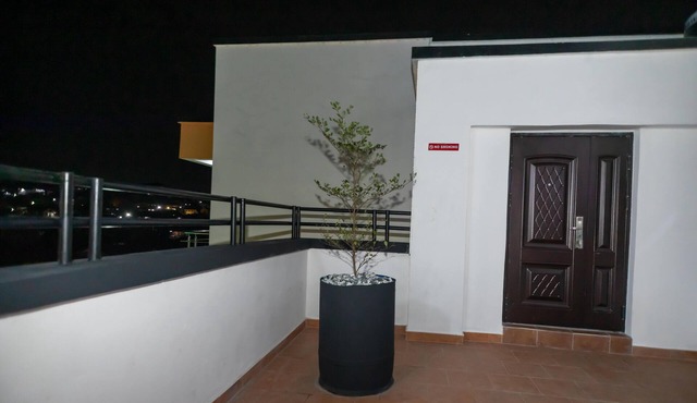 3 Bed Deluxe Apartment - Wifi, Parking, Aircon in Accra