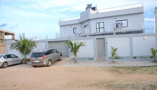 A very comfortable villa with a fully equipped pool right on the beach. in Lomé