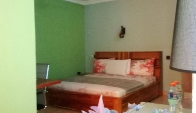 ANAN-THARA HOTEL