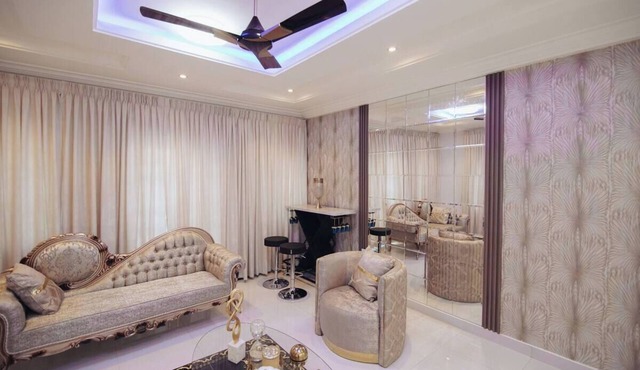 B&B One bedroom East Legon apartment with living room & shared bathroom