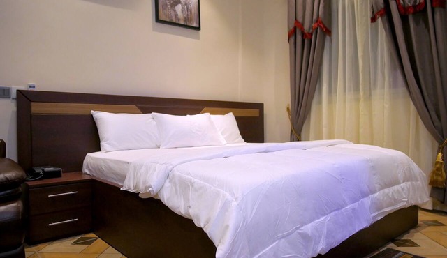 BLUE SKY HOTEL LTD in Zuarungu