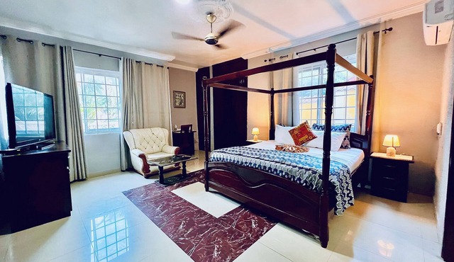 Coconut Pointe Villa & Beach Resort