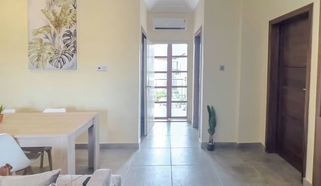 Comfortable and spacious 2-bedroom apartment with queen-size beds, Wi-Fi, and Netflix in East Legon in Accra
