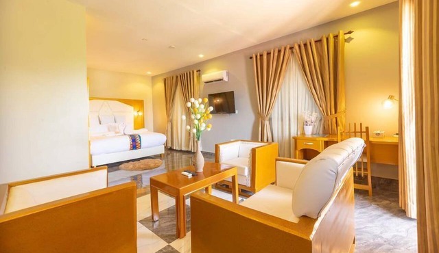 De-Kings Hotel