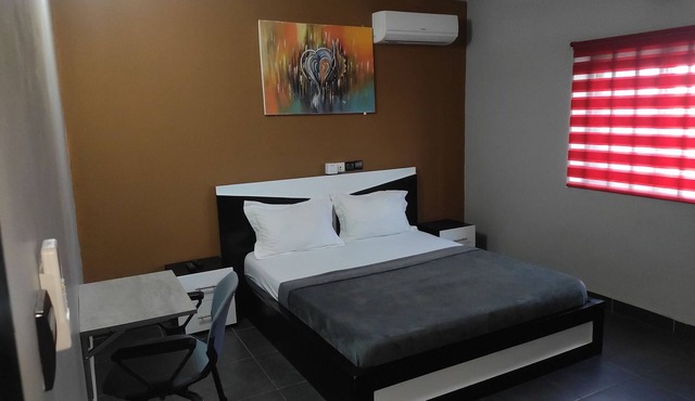 Deluxe Double Bed Bedroom in Lome Togo in Lomé