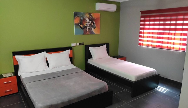 Deluxe Twin Beds Bedroom In Lome Togo in Lomé