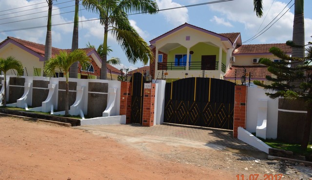 DELUXE VILLA - Beautiful home away from home.