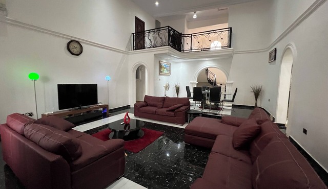 Dworth Lodge, East Legon Hills by the Melcom Mall 5BED