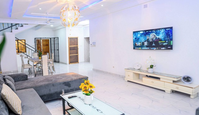 Elegant House near the Beach in Lomé, agbavi – A/C & Wi-Fi Included in Lomé