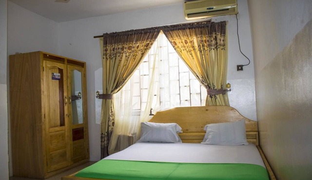 Elizz Guest House in Accra