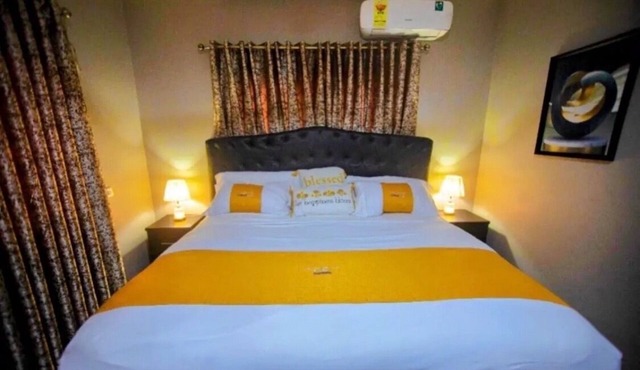 GHL G Floor 2 bedrooms Sleep 4. DSTV, WiFi and Solar for work or leisure. in Kasoa