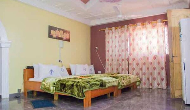 Glamossay Hotel