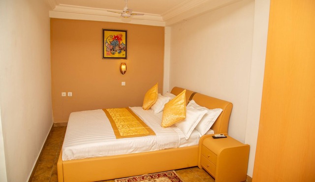 Gold Plaza Hotel