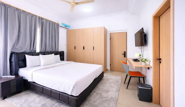 Golden Crystal Hotel in East Legon - Free Breakfast & Gym Access in Accra