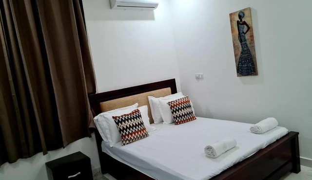 Gorgeous Quiet & Comfy-Close to Highway-Parking