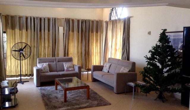 Kalis Lodge Guesthouse in Tema
