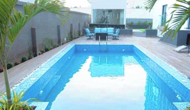 Luxury 1BR Loft with City Views – Accra Ghana
