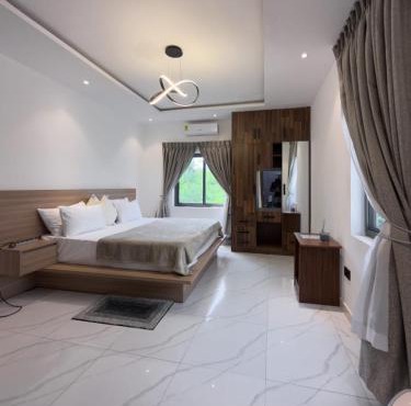 Luxury Double Bed Suite at THE HIDDEN DOMUS I Anomabo Suite