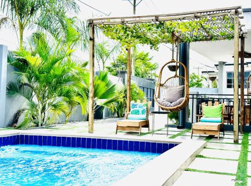 Luxury Escape w Infinity Pool & Hot Tub Bar in Accra