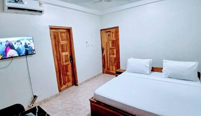 Madora Lodge