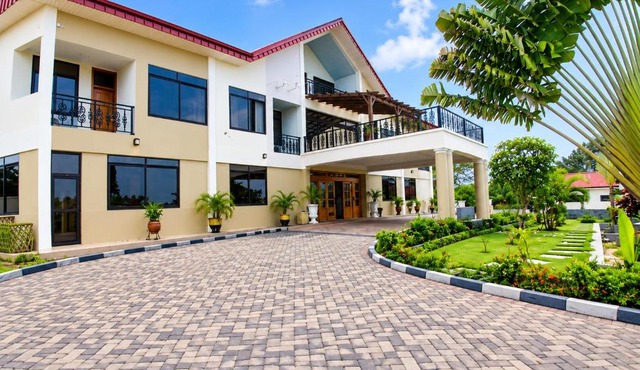 Maison Legacy Hotel in Eja