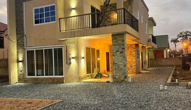 Modern 3BR En-Suite Home + Wi-Fi,Near Airport in Accra