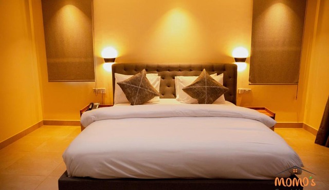 Momo's Hotel