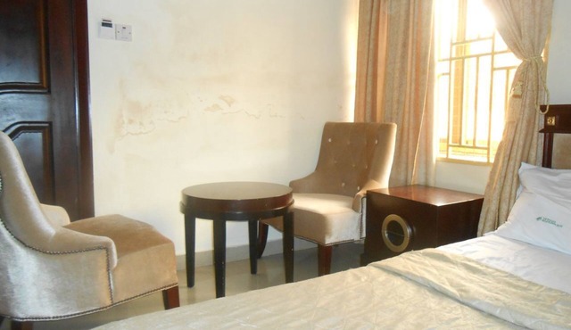 Nicolizy Hotel in Awoshie