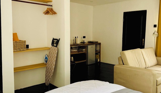Private studio with AC in the heart of Accra in Accra