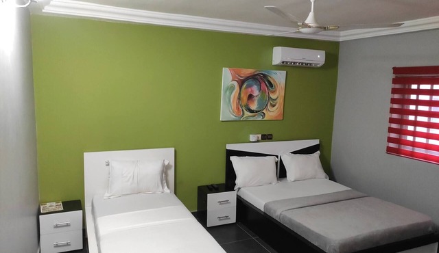Room-deluxe Twin Beds Bedroom In Lome To in Lomé