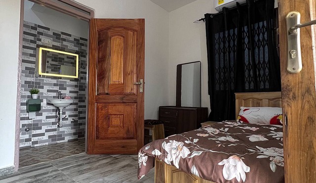 Serene Getaway 5 bedroom duplex in Tema