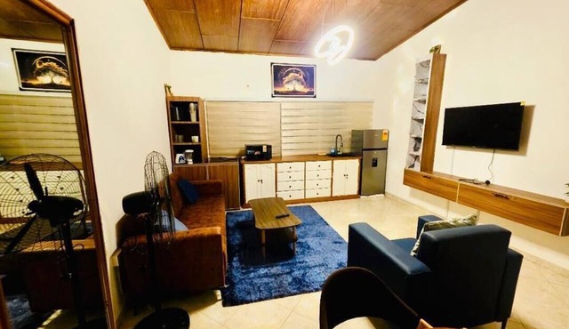 Stylish 2BR Apt in Near A&C Mall in East Legon with Fiber wifi in Accra