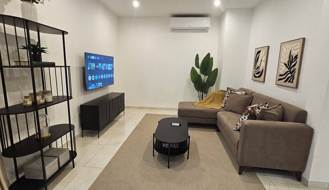 Toucan Loft-Beautiful 1-bedroom apartment in Roman Ridge