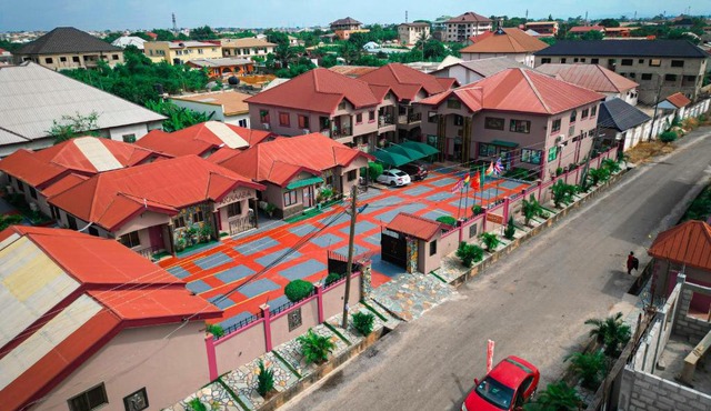 Tusand Hotel in Achiakrom