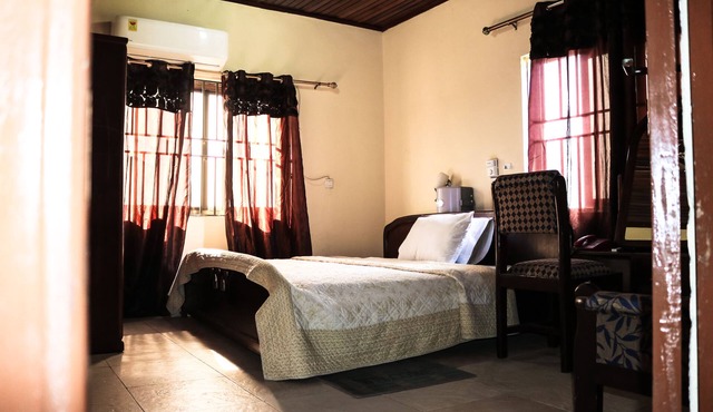 Vis-A-Vis Hotel in Accra
