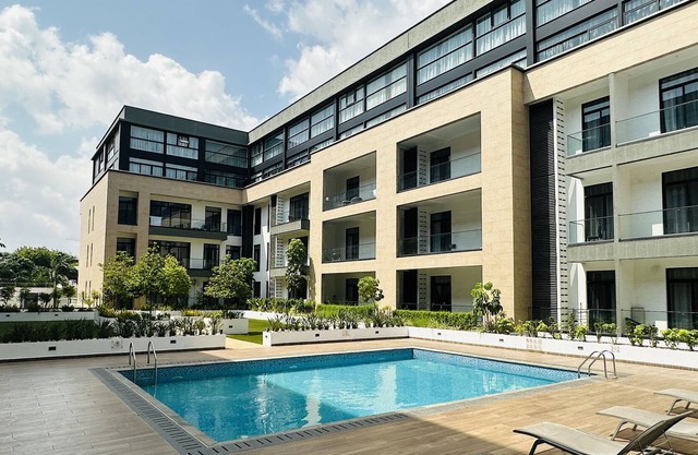 A lovely 1 bedroom in cantonments with a pool view