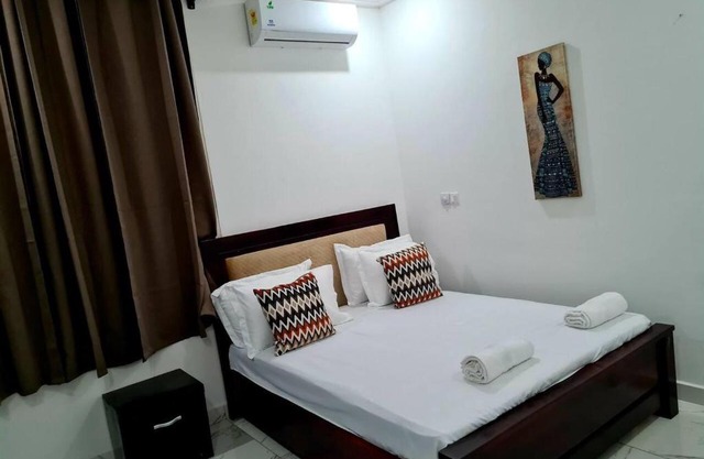 Gorgeous Quiet & Comfy-Close to Highway-Parking