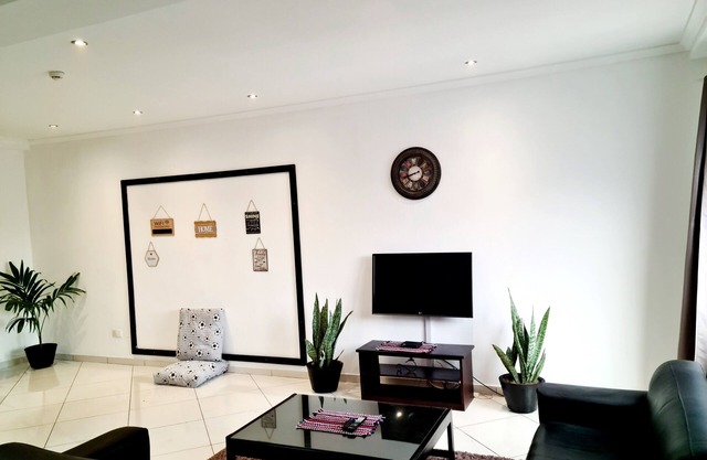 Huge Designer 1 Bed Serviced Apartment