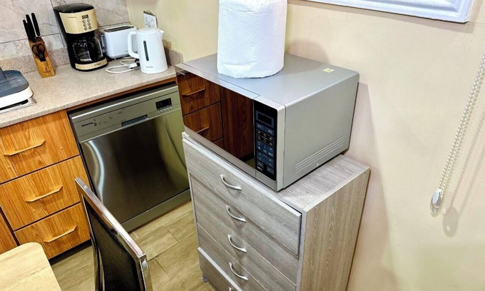 North Legon Apartment | Cozy 1-bedroom apartment in fabulous Haatso with Free WiFi, AC