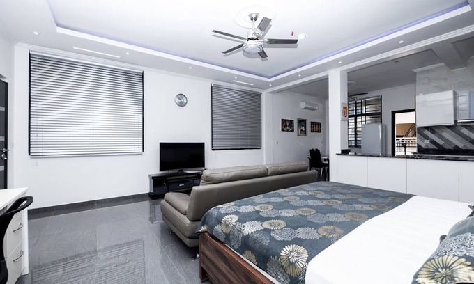 Teshie Apartment | Cozy Studio Apartment at The Royal Oak, East Airport.